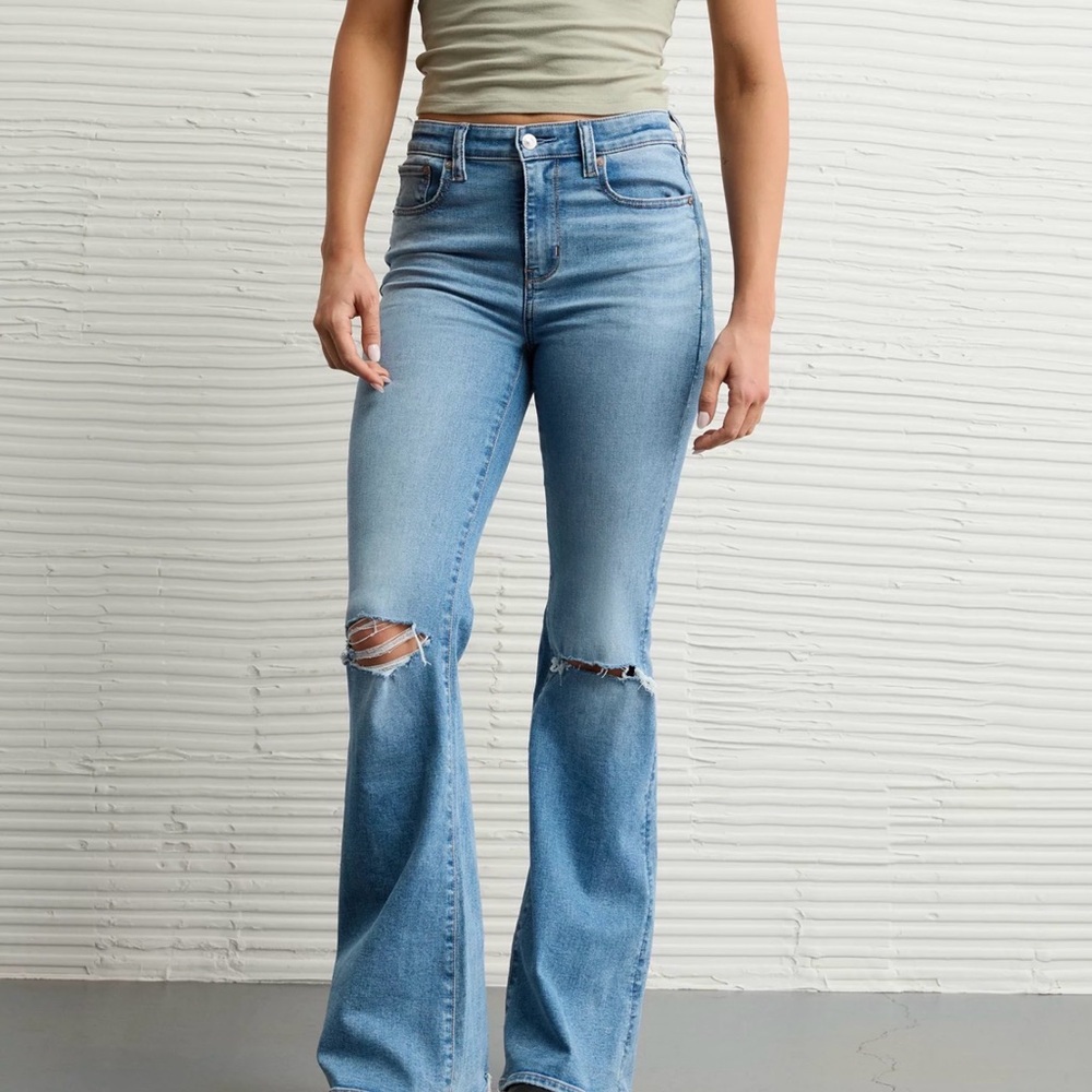 AE Next Level Ripped Super High-Waisted Flare Jean (Women’s) size 10 short NWT